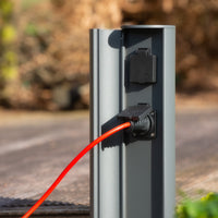 Colonna prese elettriche da esterno Lucide IP44, prese con messa a terra Tipo F, finitura in alluminio antracite, altezza 40 cm