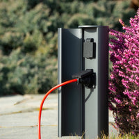 Colonna prese elettriche da esterno Lucide IP44, prese con messa a terra Tipo F, finitura in alluminio antracite, altezza 40 cm
