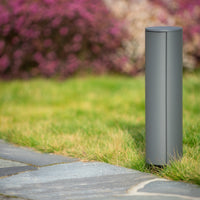 Colonna prese elettriche da esterno Lucide IP44, prese con messa a terra Tipo F, finitura in alluminio antracite, altezza 40 cm