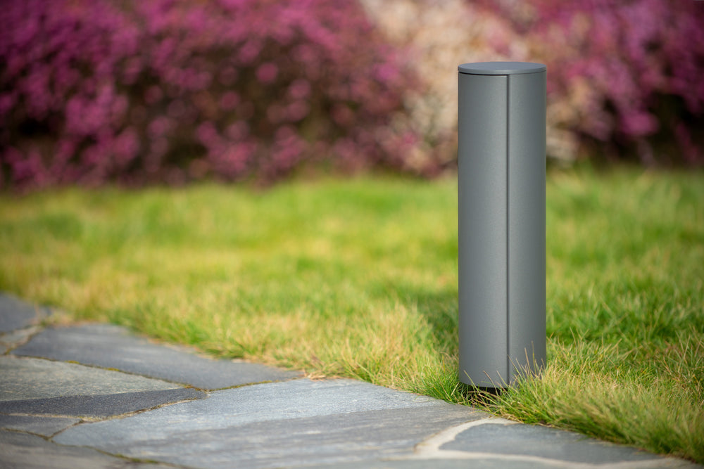 Colonna prese elettriche da esterno Lucide IP44, prese con messa a terra Tipo F, finitura in alluminio antracite, altezza 40 cm