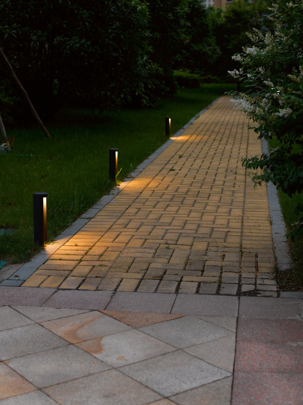 Lucide COMBO lampada da giardino a palo LED, 9W 3000K, IP54 alluminio nero, paletto moderno da esterno 250mm