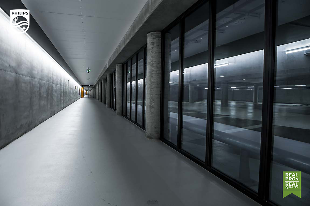 Philips CorePro LEDtube 600mm T8 8W 4000K bianco freddo con angolo di fascio di 240°