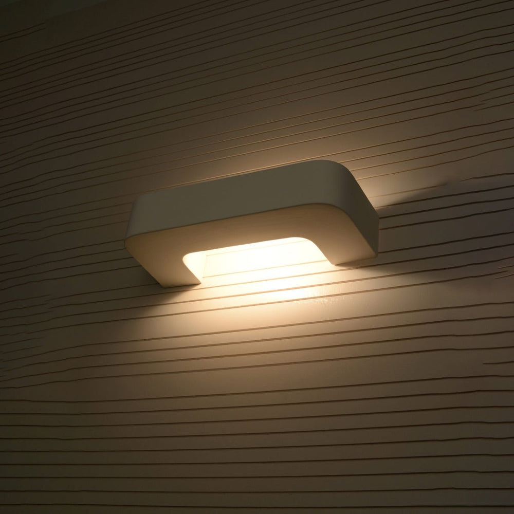 Aluminum wall lamp with E27 fitting - matte gold brass - supports LED up to 50W